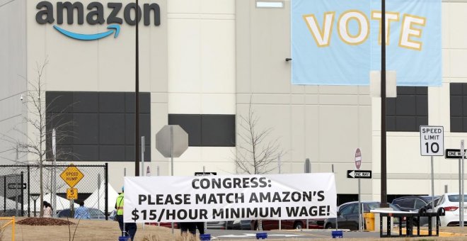 Los sindicatos emprenden la batalla legal contra Amazon al acusarla de sabotear la creación del primer sindicato de la compañía en EEUU