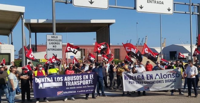 Camioneros buscan bloquear el Puerto de València para denunciar la "arbitrariedad" en los sueldos del sector
