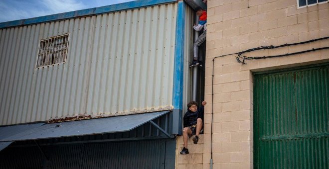 Ceuta levanta otra nave de la vergüenza atestada de cientos de niños marroquíes