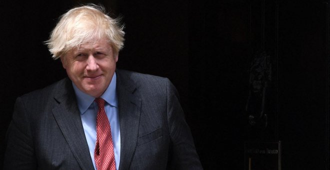 El nuevo "experimento" de Johnson: reabrir Inglaterra en plena ola de contagios
