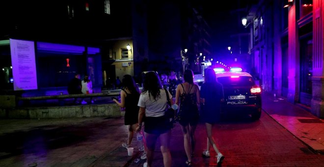 Erasmus despistados y turistas sorprendidos en la primera noche del nuevo toque de queda valenciano