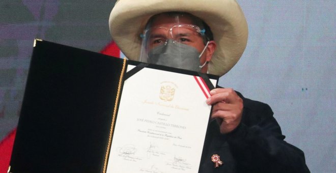 Los retos que afronta Castillo tras su toma de posesión como presidente de Perú