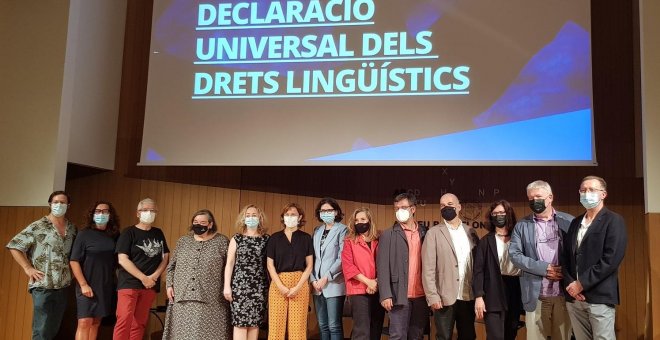 Acadèmia, entitats i el sector literari celebren els 25 anys de la Declaració Universal dels Drets Lingüístics