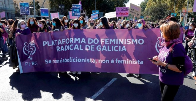 Asociaciones feministas marchan por la abolición de la prostitución y contra la ley trans