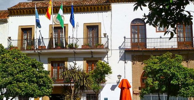 Piden la retirada de una guía del Ayuntamiento de Marbella que trata la prostitución como "salida laboral"