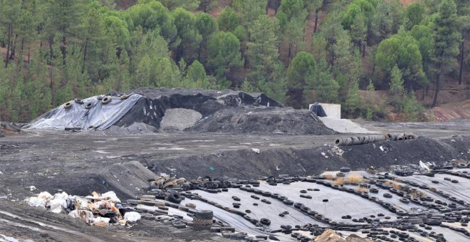 El vertedero de Nerva, en riego de colapso, recibe más de 12.000 toneladas de basura tóxica procedentes de Montenegro