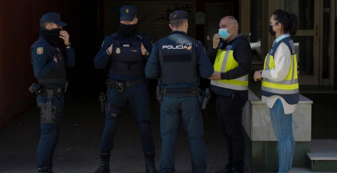 Detienen a 11 personas por contratos irregulares en el Ayuntamiento de Cornellà