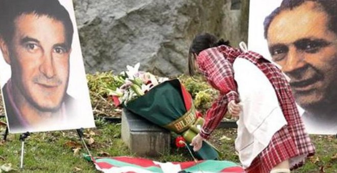 El Estado pide más de 106.000 euros a 22 familiares de asesinados por el GAL tras negarles la categoría de víctimas