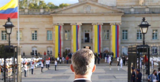 El ala socialista del Gobierno considera "un detalle sin trascendencia" que Felipe VI no se levantara ante la espada de Bolívar