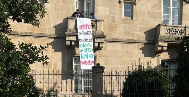 Ocupan el obispado de Ourense para pedir la readmisión de dos trabajadoras que denunciaron carencias en una residencia