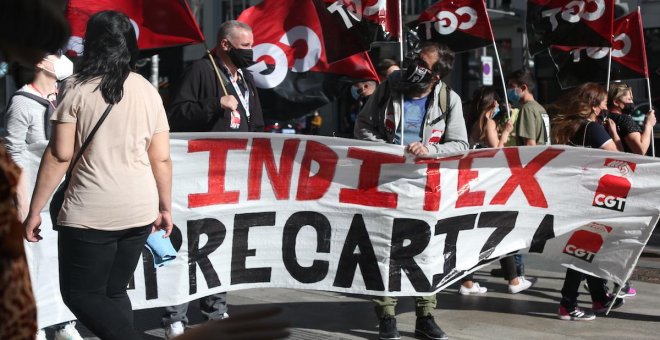Dependientas de Inditex protestan en A Coruña para exigir una subida salarial