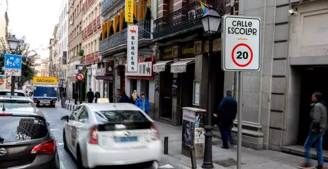 Las restricciones al tráfico en torno a las escuelas de Madrid, la gran promesa incumplida de Almeida