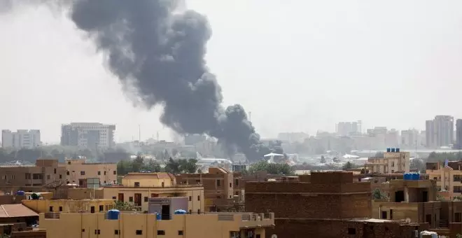 El Ejército y los paramilitares de Sudán se saltan la tregua y continúan los combates