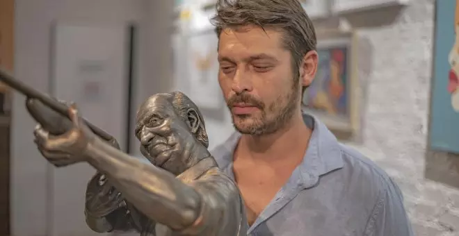 Nicolás Miranda, el escultor de la estatua de Juan Carlos I: "Si estuviera en un despacho sería un homenaje"
