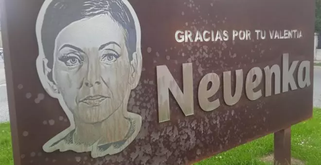 La placa que homenajea a Nevenka en Ponferrada aparece rociada con ácido