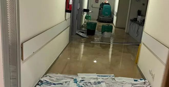 La rotura de una bajante causa una inundación en las Urgencias del Hospital Infanta Sofía