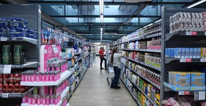 Un informe pone en evidencia lo que esconde el 'greenwashing' de los supermercados