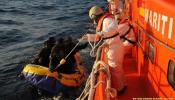 España rescata a más de 3.200 inmigrantes irregulares en 6 meses