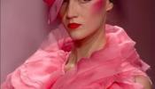 José Castro presenta en París su segunda colección envuelta en rosa