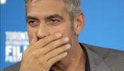 Suspenden a empleados de un hospital que filtraron datos del accidente de Clooney