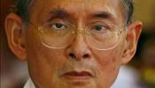 El rey de Tailandia es hospitalizado por falta de riego sanguíneo en el cerebro