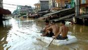 Al menos diez muertos y unos 30.000 evacuados por las inundaciones en Vietnam