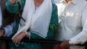 Benazir Bhutto vuelve a Pakistán tras ocho años de exilio