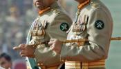 Musharraf cede el uniforme