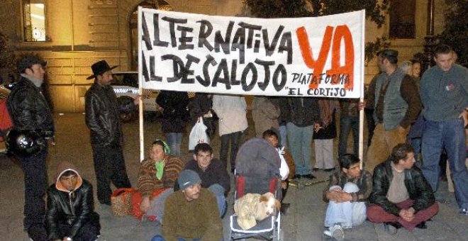 El Defensor media entre administraciones y los rumanos desalojados para agilizar su traslado