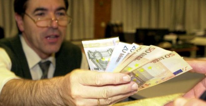 El euro se mantiene en 1,4439 dólares en la apertura