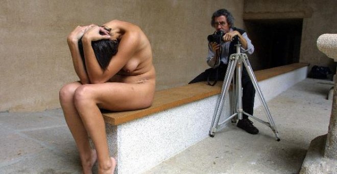 El fotógrafo Rafael Navarro presenta su obra de desnudos y dípticos en China