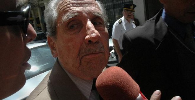 El ex dictador uruguayo Alvarez es detenido y procesado por delitos de lesa humanidad