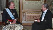 Don Juan Carlos destaca al embajador de Venezuela los "lazos" que unen a ambos países