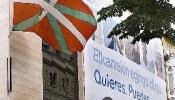 Detenidas 5 personas encadenadas en la sede del PNV en Bilbao sobre los que pesaba orden de arresto