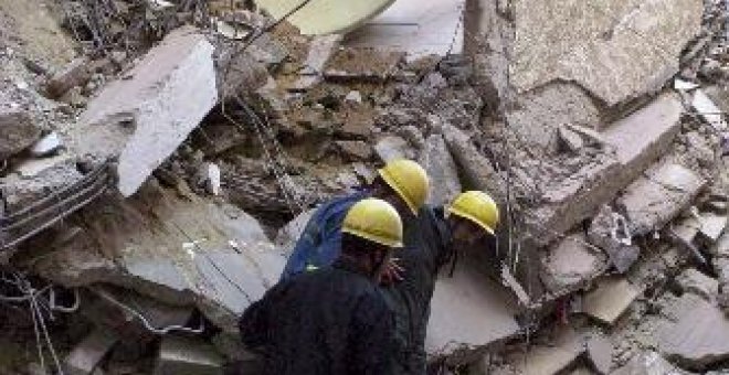 Ascienden a diez los cadáveres rescatados en el edificio derrumbado en Alejandría