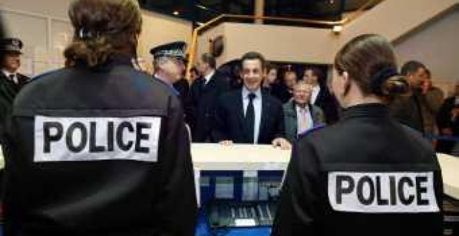 Dos cargos del Gobierno francés se enzarzan por el plan para las barriadas