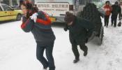 Millones de chinos atrapados por la nieve