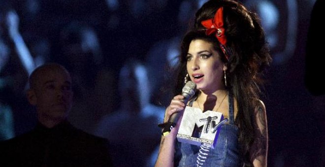 Amy Winehouse es interrogada por la Policía británica por un polémico vídeo