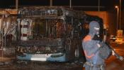 Encapuchados queman un autobús en la localidad vizcaína de Ondarroa