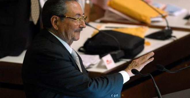 Francia pide a Castro seguir la vía de la democracia y más liberación de opositores