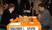 Anand aumenta a un punto la ventaja tras las tablas y la derrota del joven Carlsen