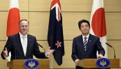 El primer ministro de Nueva Zelanda se disculpa por tirar de la coleta de un camarera