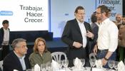Rajoy avisa de que PP no pactará con los "54 algunos" que han llegado "hace media hora"