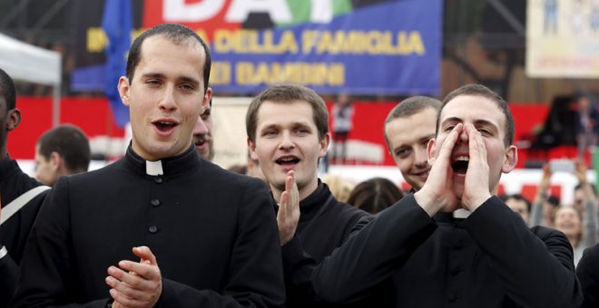 Los curas "rebeldes" bendecirán uniones homosexuales pese al veto del Vaticano