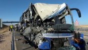 Una fallecida y siete heridos graves en el choque entre un camión y un autobús con 45 pasajeros en Soria