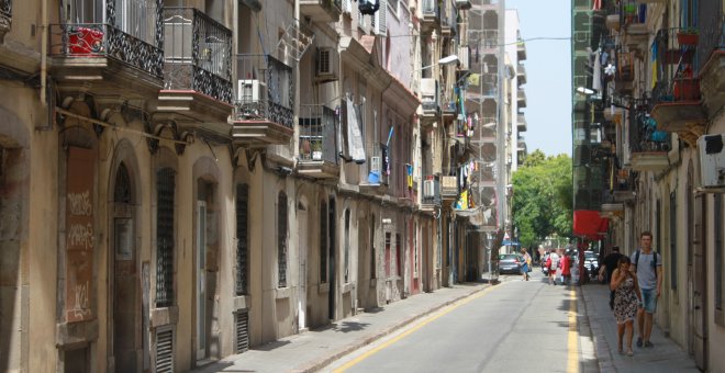 Passeig per 80 anys de la Barceloneta amb una veïna del barri