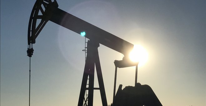 El barril de petróleo se hunde tras iniciar Arabia Saudí una guerra de precios