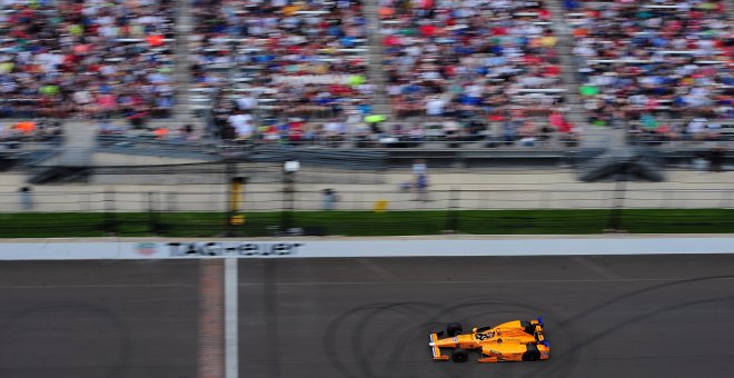 Fernando Alonso también rompe motor en las 500 millas de Indianápolis