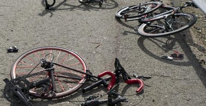 Heridos dos ciclistas al ser arrollados por un coche en Iurreta, Vizcaya