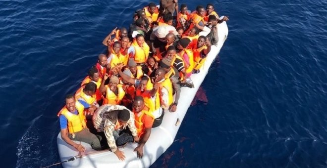 Agosto cierra con casi mil inmigrantes rescatados en aguas de Cádiz